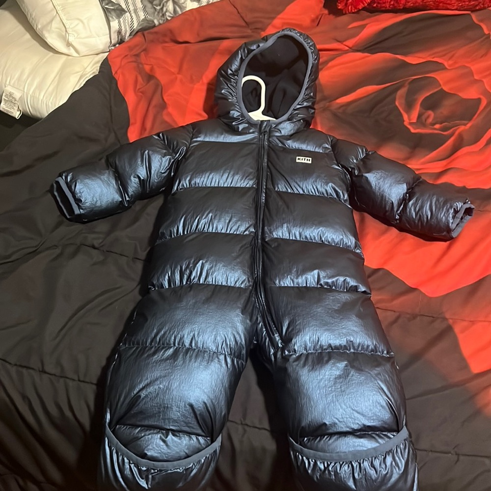 Kith snowsuit for toddler boy or girl. Very warm inside. Never worn brand new.